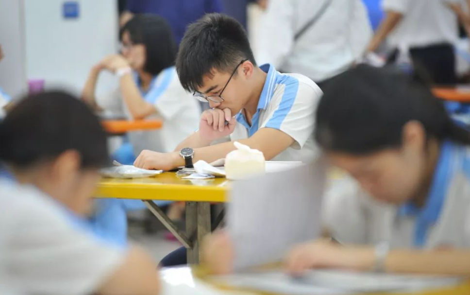 新高一家长指南：如何根据大学要求做出明智的选科决策